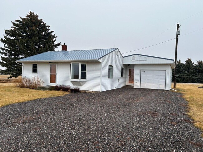Photo - 2 Bed / 1 Bath Home on Farm Acreage – All Utilities Included!