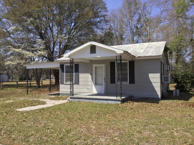 Two Bed Home Near Rincon and Pooler - Two Bed Home Near Rincon and Pooler