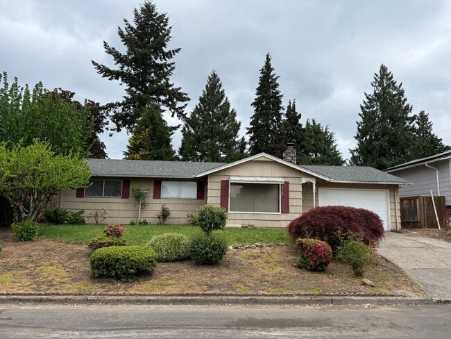 Building Photo - Great location in Milwaukie, OR! 3 bedroom 1 bath home with a large yard!