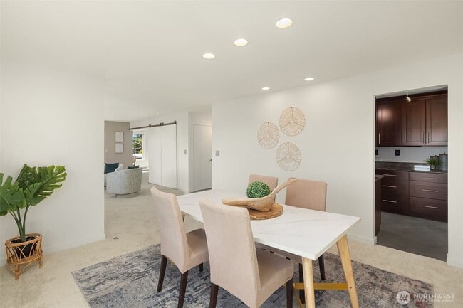 Photo - Top Floor Queen Anne Unit! (Beautiful views & 3 Parking Spaces) Unit 4