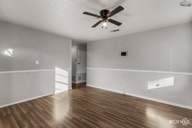 Photo - 1411 Deville St