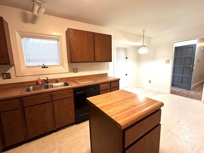 Photo - Charming 3BD/2BA Ranch home in North Raleigh with fenced yard and quiet neighborhood!