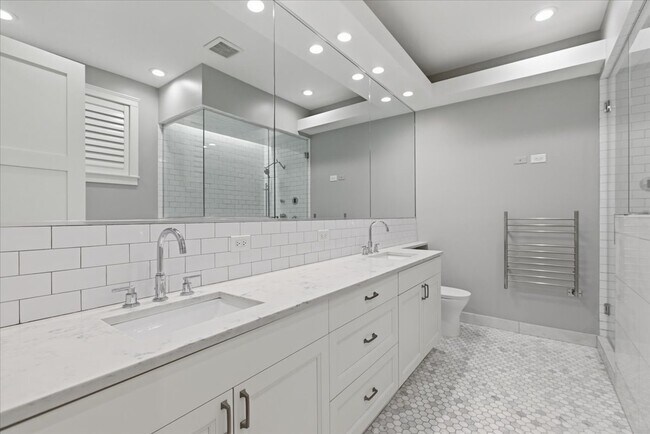 Photo - 850 W Lill Ave Unit 1