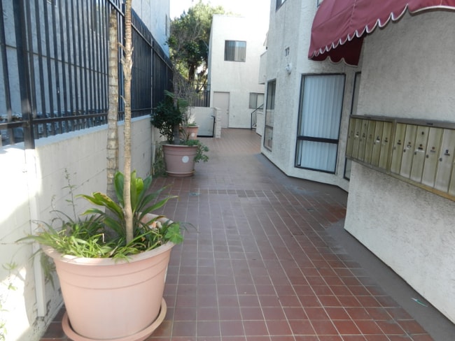 Photo - 4453 Woodman Ave Unit 8