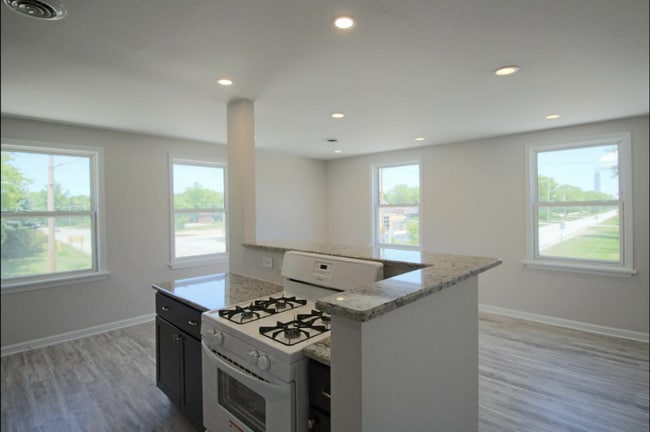 Photo - 4023 E Elm Rd Unit 4