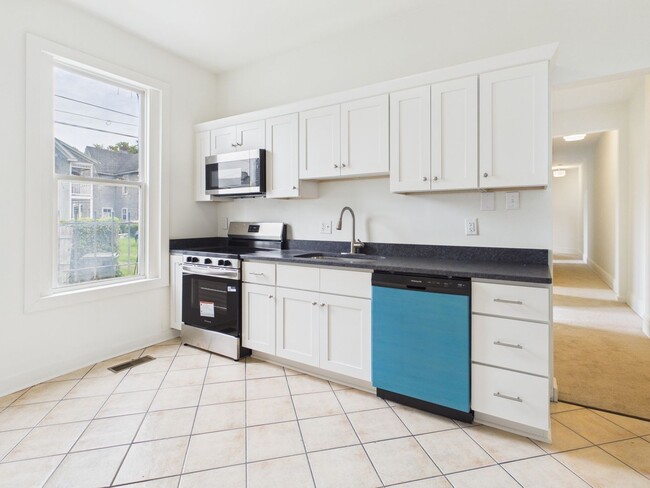 Building Photo - 204 Wellford St Unit Apartment B