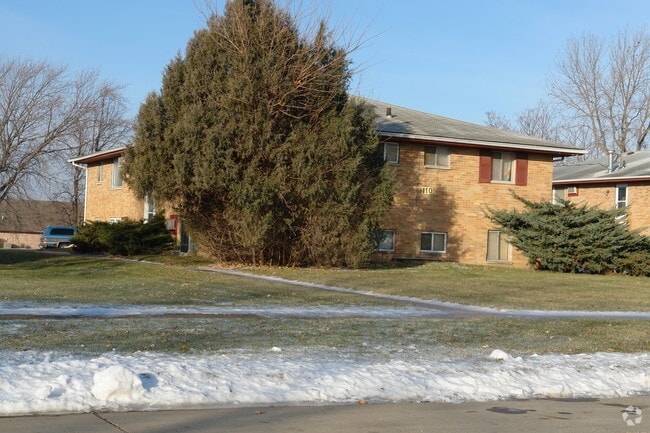 Building Photo - 110 NW College Ave
