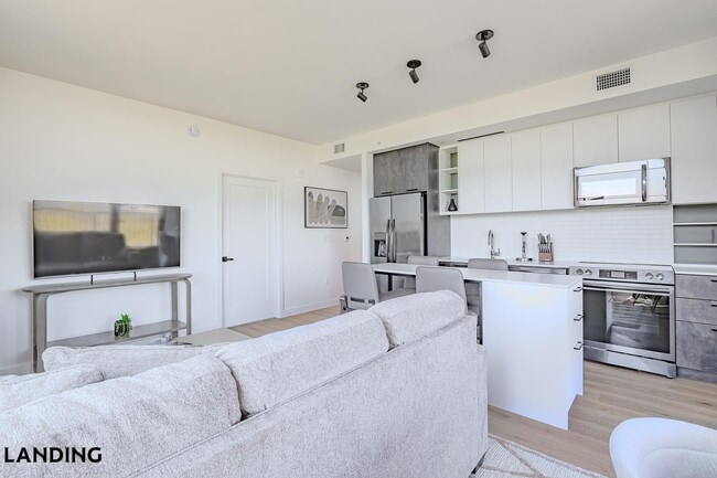 Photo - 632 Howard Rd SE Unidad 1132