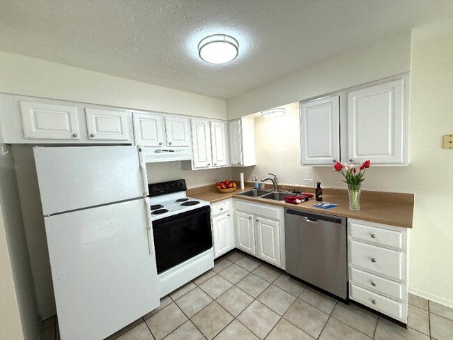 Photo - 4570 S 200 E Unidad 11B