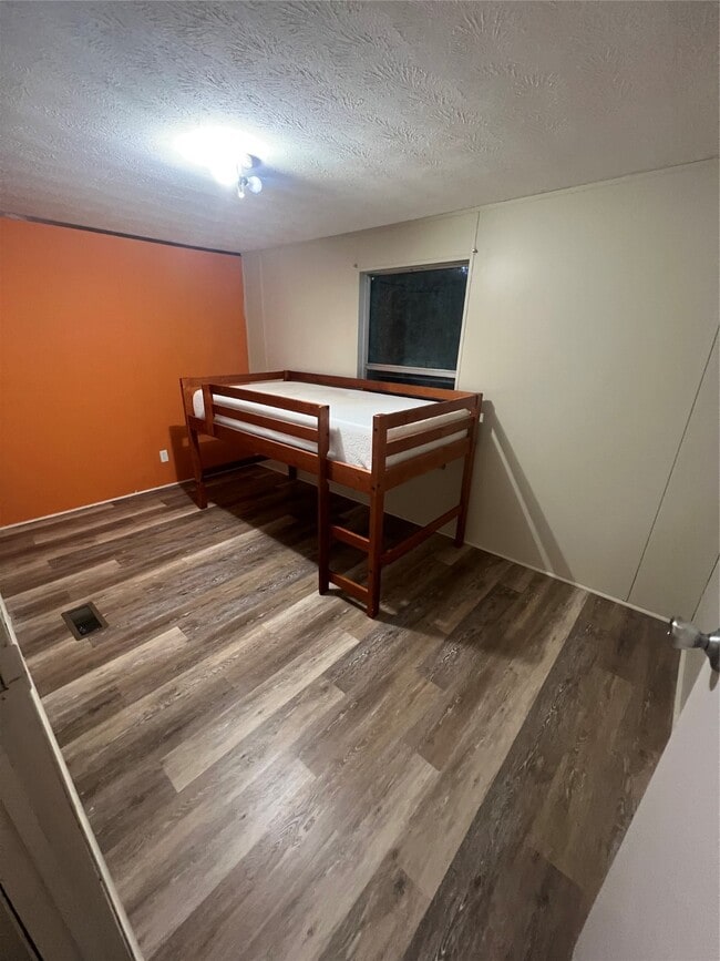 Photo - 11384 Oakwood Dr