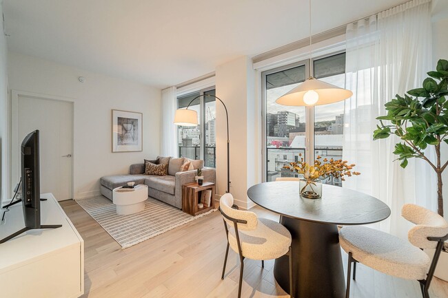 Building Photo - 1200 Rue Drummond Unit 907