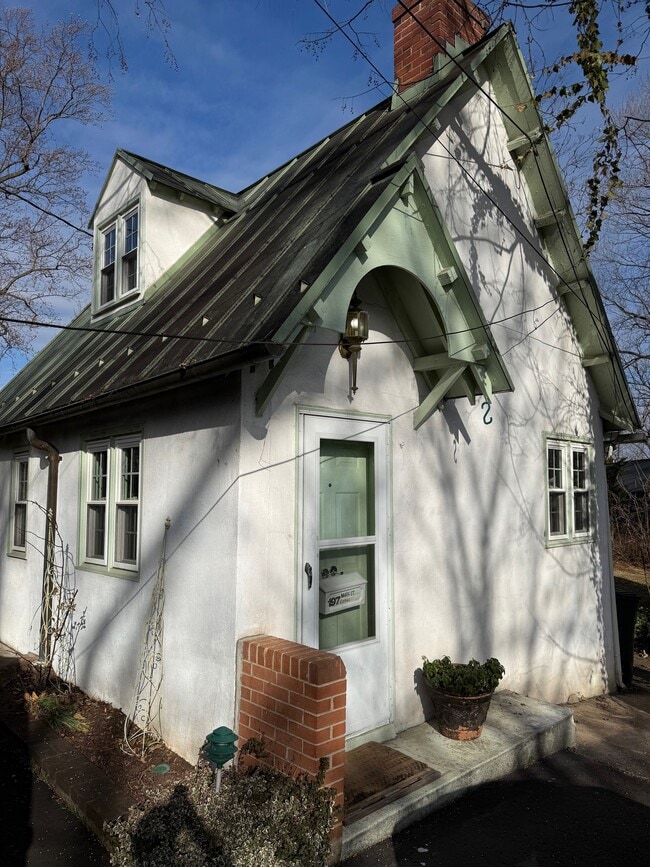 Building Photo - 197 Main St
