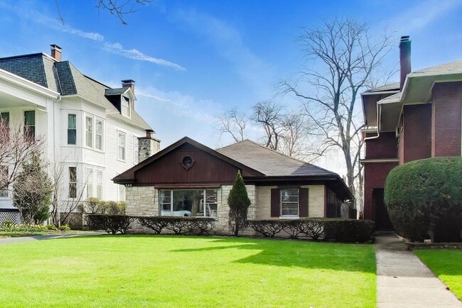 Photo - 545 Thatcher Ave