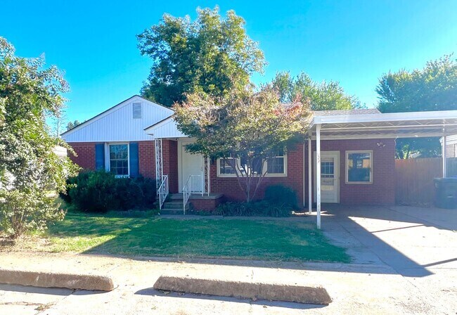 Building Photo - Remodeled Central Norman 3-bed 2-bath 2 Li... Rental