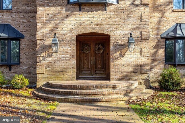 Photo - 1322 Commissioners Rd