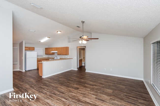 Photo - 1448 Wacker Ave SE