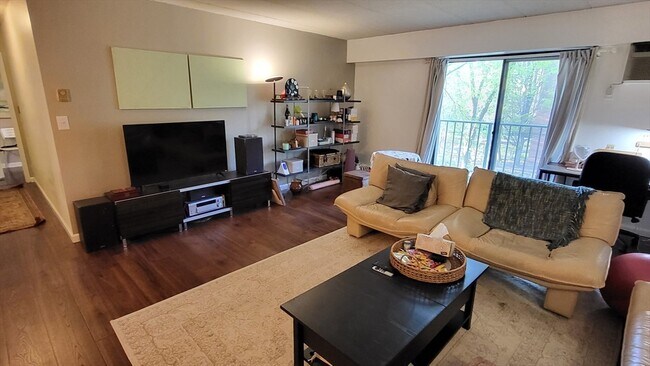 Photo - 135 Pleasant St Unidad 305