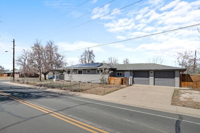 Photo - 2300 Lima St