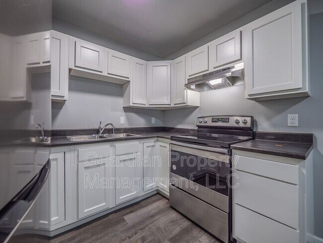 Photo - 1104 N Walnut St