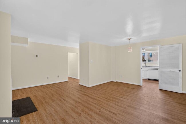 Photo - 2747 31st Pl NE