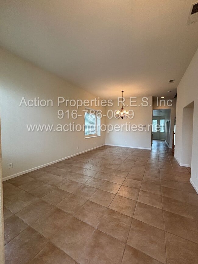 Photo - East Roseville, Tri Level 2657sqft 4 Bed 3 Ba, 3 Car Garage Large Bonus Room, close to Parks, Sho...