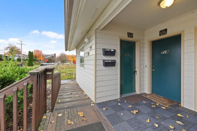 Photo - MOVE IN READY! 2 bed 1 bath downtown Olympia!