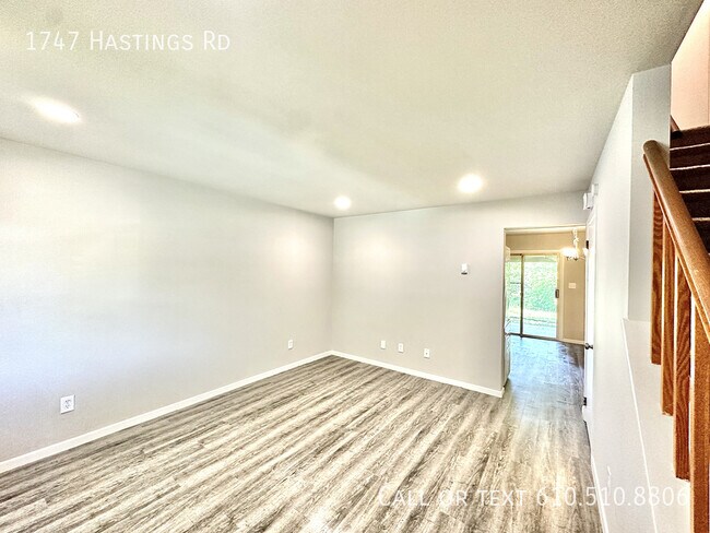 Photo - 1747 Hastings Rd