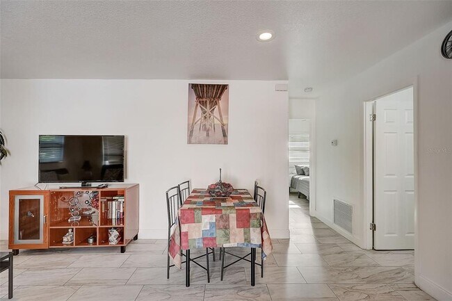 Photo - 626 S Osprey Ave