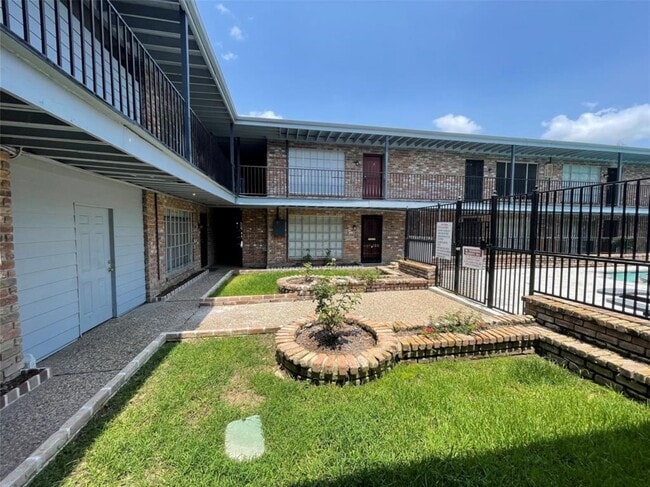 Building Photo - 5617 Bissonnet St Unit 104 Rental