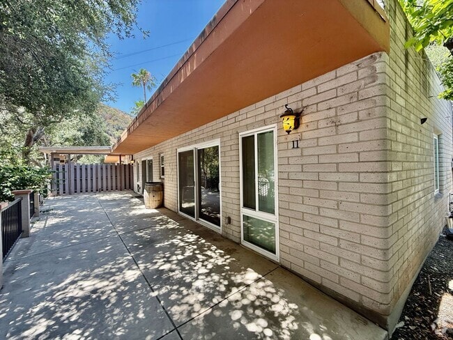 Building Photo - Quaint Studio located Glen Ivy Resort Rental