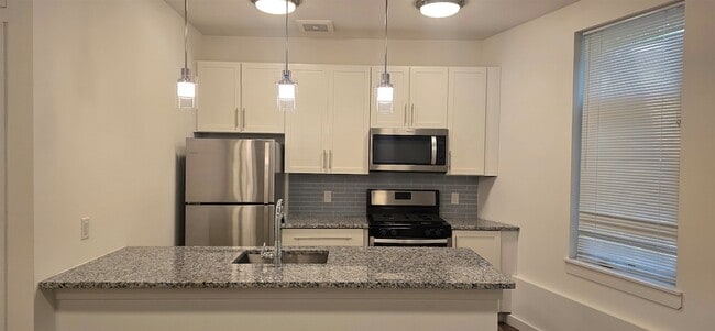 Building Photo - 61 Virginia Ave Unit 203