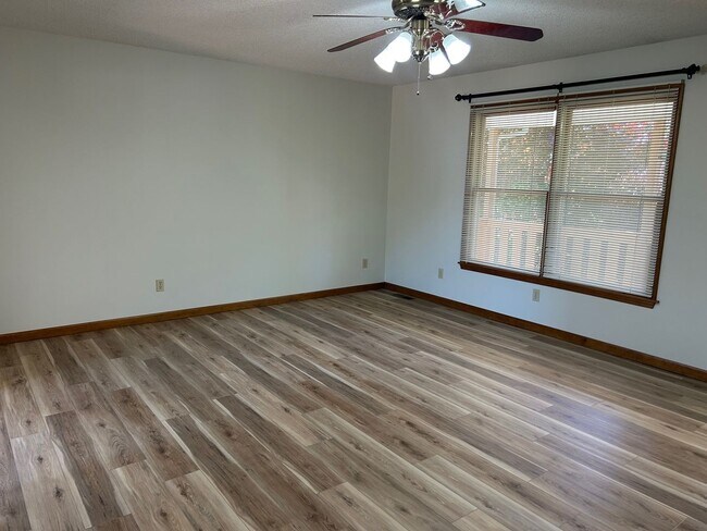 Photo - 3 Bedroom / 3 Bath Brick Home - Gray TN