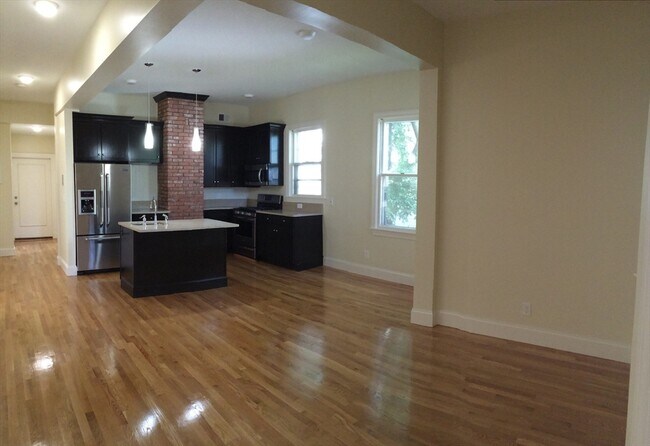 Building Photo - 34 Juniper St Unit 1
