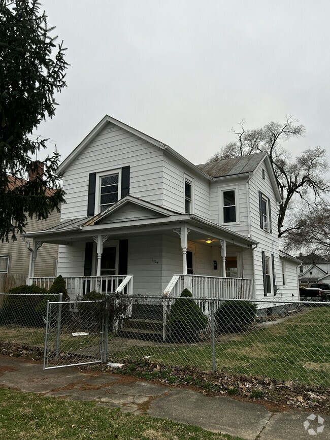 Building Photo - 1024 Hughes St Rental