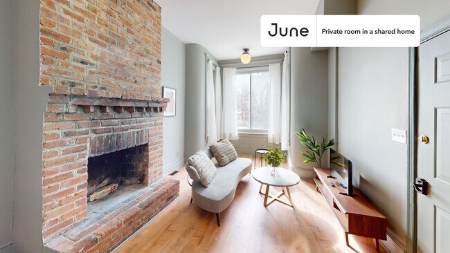 Room in Shared 5 bed/2 bath home in Columbia Heights