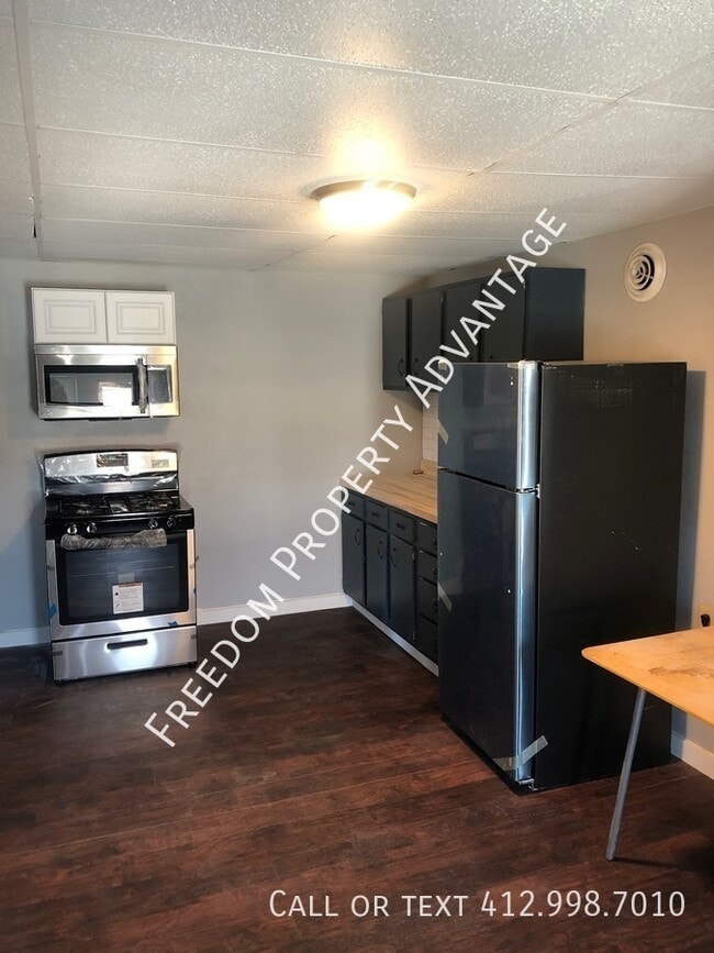 Building Photo - 129 S 17th St Unit 3