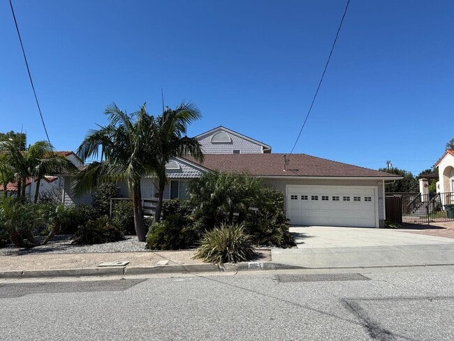 Building Photo - Wonderful Spacious Private Home, Above Ventura College