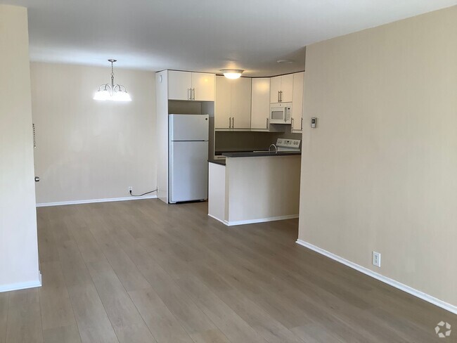 Building Photo - 1 Bedroom 1 Bath First Floor Condo in Paci... Unit 109