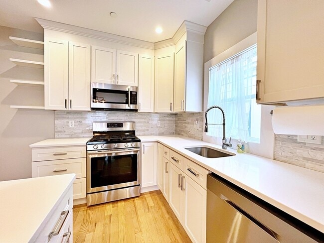 Photo - 186 Havre St Unit 8
