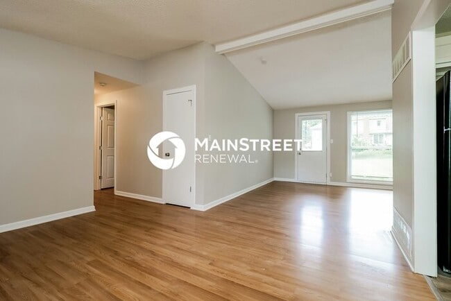 Photo - 4 Bedroom Pet-Friendly Home in OVERLAND PARK, KS with Main Street Renewal