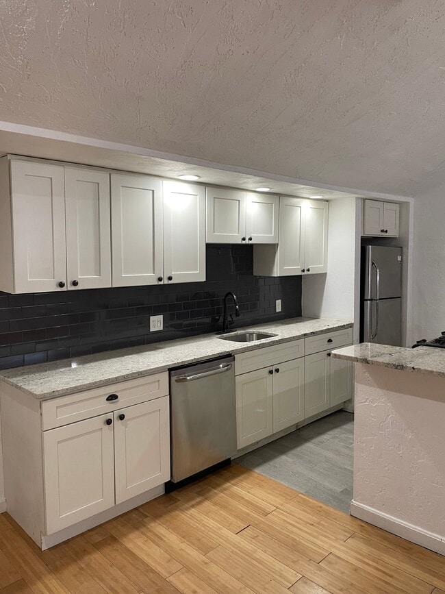 Building Photo - 195 Maverick St Unit 1