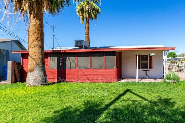 Building Photo - 912 E Montebello Ave