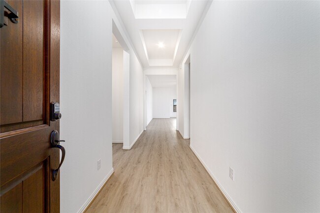 Photo - 2010 Orchid St