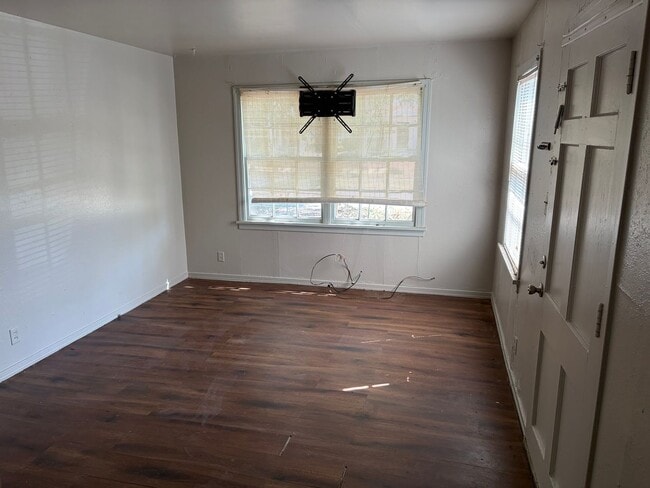 Photo - 2726 Lakehurst Ave