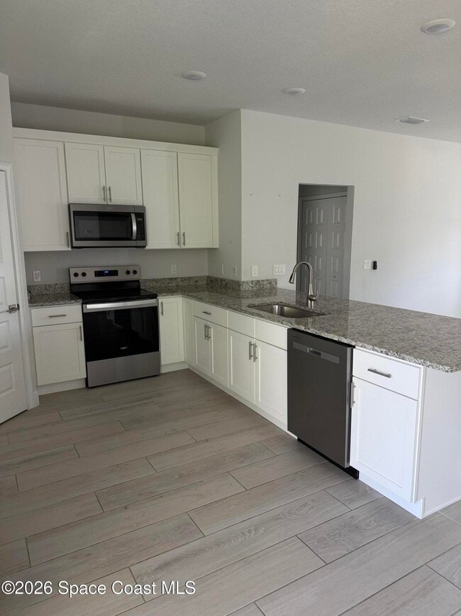 Photo - 121 Carillo St NE