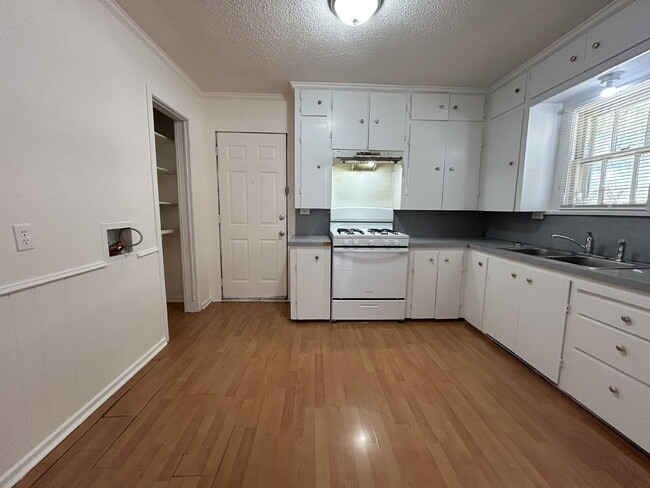 Photo - 2211 26th St