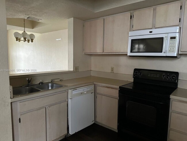 Photo - 745 SW 148th Ave Unidad 802
