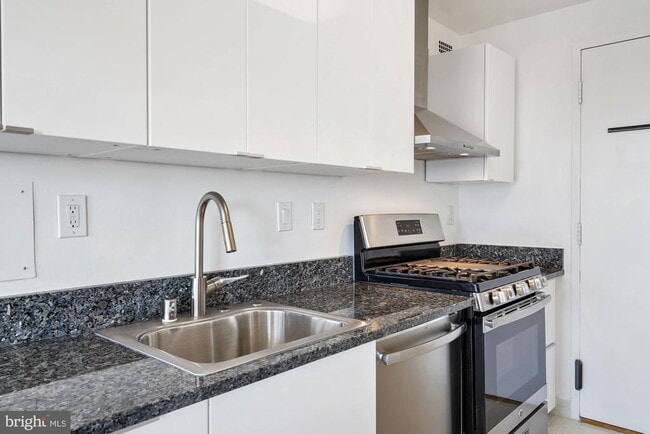 Photo - 10201 Grosvenor Pl Unit 712