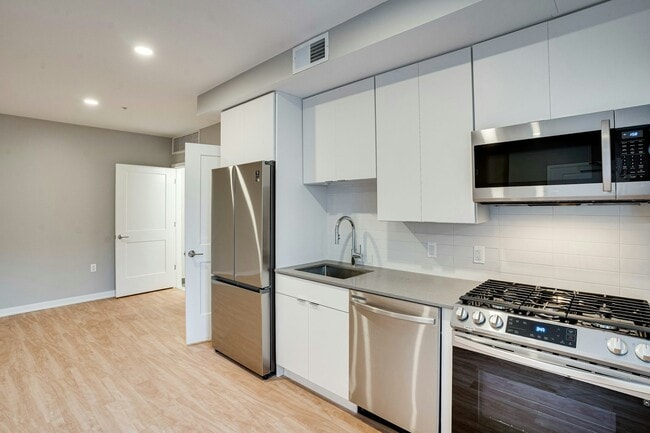 Photo - 2210 Wisconsin Ave NW Unidad 321