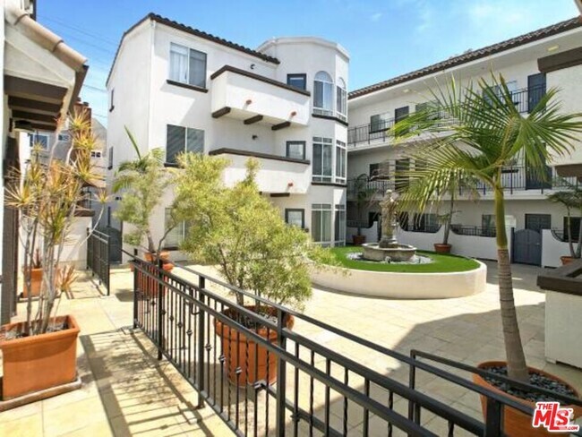 Building Photo - 10560 Santa Monica Blvd Unit 303 Rental